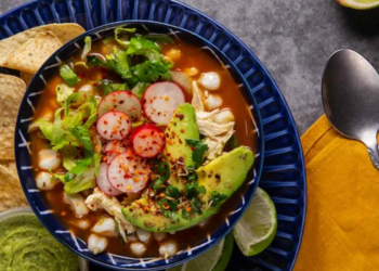 ¿Sabes cuántas calorías tiene el pozole y cómo quemarlas?