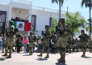 Realizan desfile militar en medio de la violencia en Culiacán