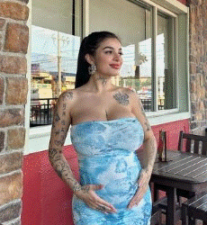 Karely Ruiz presume sus 5 meses de embarazo