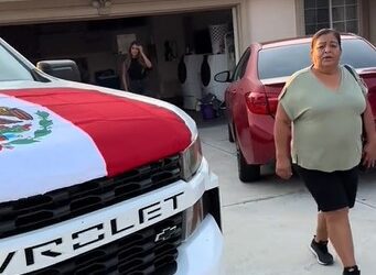 Familia de mexicano en EU le exige quitar bandera