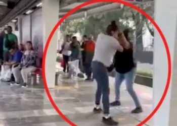 Graban pelea de vagoneras en el Metro CDMX