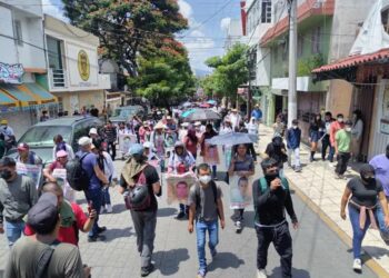 Durante la marcha por los 43 normalistas se realizaron pintas en paredes y comercios