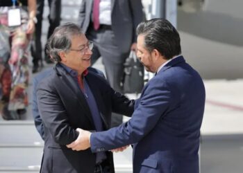 Gustavo Petro arriba para la ceremonia de toma de protesta de Claudia Sheinbaum