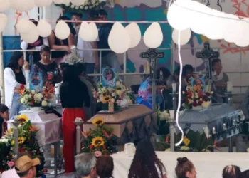 Velan a víctimas por deslave en Naucalpan