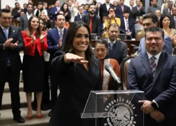 Rojo de la Vega toma protesta como alcaldesa de la Cuauhtémoc