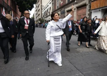 Durante su toma de protesta, Diputados exigen una Ciudad justa a Clara Brugada