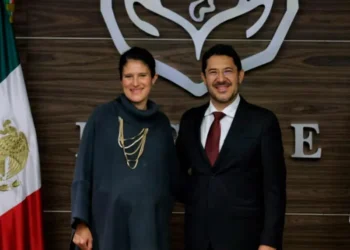 Martí Batres toma la dirección general del ISSSTE