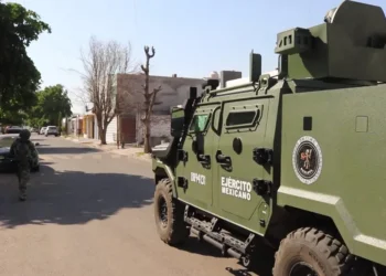 Ejército recorre Culiacán en vehículos blindados