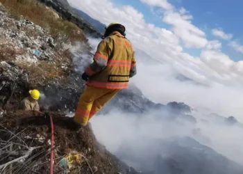 En Hidalgo se incendia basurero municipal de Mineral de la Reforma