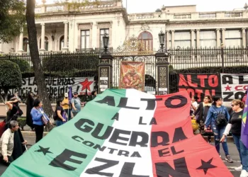 Realizan mitin frente a SEGOB para frenar ataques contra el EZLN