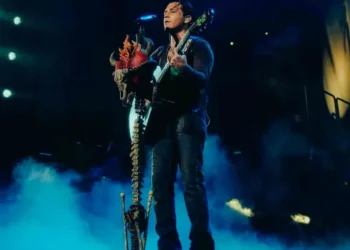 Abogados de Christian Nodal hablan de demanda millonaria