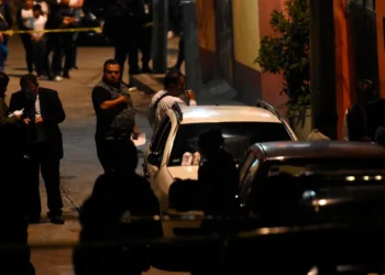 Asesinan a automovilista de 30 tiros en la Morelos