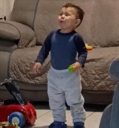 Niño interpreta emotivamente “Qué Agonía”