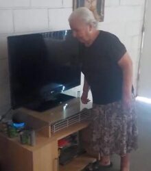 Abuela le pide a Alexa que caliente agua para su café
