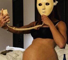 Anitta  presume su pancita de “embarazada”