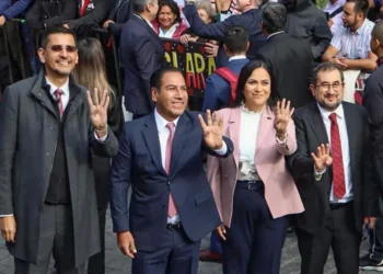 Ariadna Montiel asiste toma de protesta de Clara Brugada