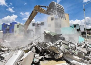 Mujer usó 100 empresas fantasma para lavar dinero