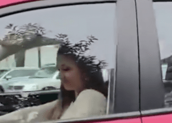 En Satélite surge Lady Claxón