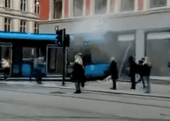 Tranvía se descarrila: Hay cuatro heridos y daños en Noruega