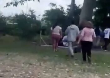 Joven muere al caerle una portería en Tabasco; sus compañeros quedaron en shock