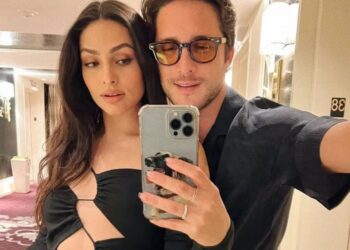 Diego Boneta y Renata Notni discuten en concierto de Alejandro Fernández