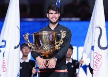 Alcaraz y Sinner dominan en Shanghái