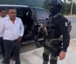 Alcalde de Huehutlán corre a elementos de la Guardia Civil