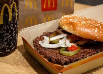 75 casos de E. coli en EU por hamburguesas contaminadas de McDonald’s