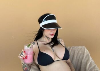 Karely Ruiz sigue haciendo videos embarazada