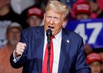 Trump asegura que migrantes “infectan” a EU