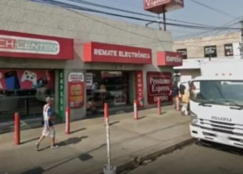 Hombre muere prensado por robar un negocio