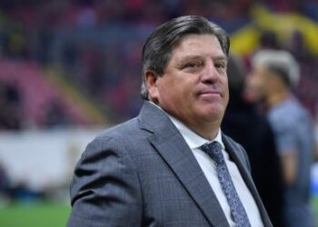 Miguel Herrera insulta a compañero en programa