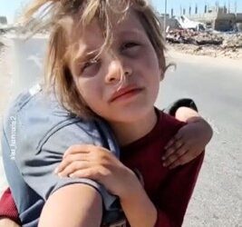 Niña en Gaza cargó a su hermana herida hasta el hospital