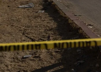 Corta mano a rival en pelea e intenta llevársela como trofeo