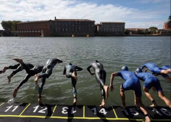 Mueren dos atletas en el Mundial de Triatlón en España, uno era mexicano