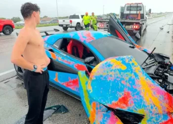 YouTuber destroza McLaren en transmisión en vivo