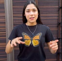 Ella es la influencer que utilizo monumento japonés para hacer ejercicio