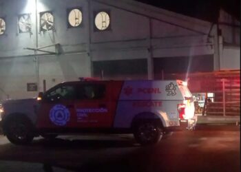 Incendio en una fábrica de Nuevo León obliga a evacuar a los trabajadores