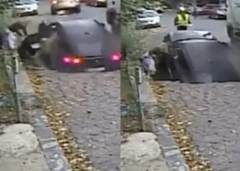 Captan el momento en el que una madre y su hijo caen en socavón en Rumania