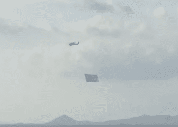 Helicóptero de las Fuerzas Armadas sobrevuela Culiacán con bandera blanca