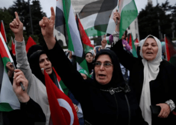 Continúan las manifestaciones en Turquía por doble feminicidio