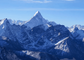 Científicos descubren que el Monte Everest se hace cada día más alto