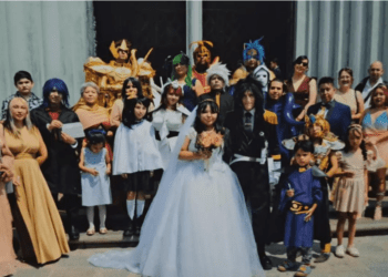 Boda con disfraces de anime causa revuelo en iglesia de León