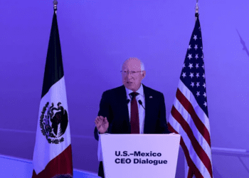 Tras distanciamiento con el gobierno mexicano, Ken Salazar regresa a Palacio Nacional