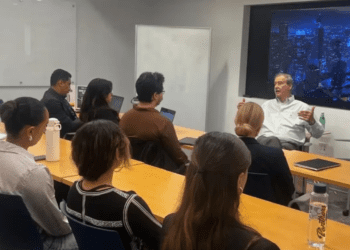 Vicente Fox imparte cátedra en la Universidad Internacional de Florida