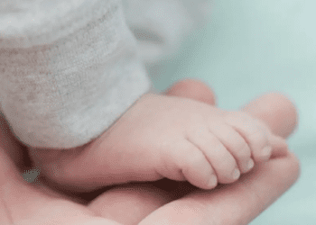 En Bolivia, una mujer regala a su bebé a través de TikTok por falta de dinero