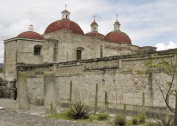 Hallan entrada al inframundo zapoteca oculta bajo una antigua iglesia en Oaxaca
