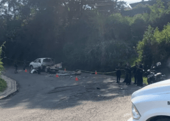 La caja de una camioneta con cohetones explotó durante un cortejo fúnebre