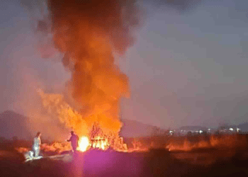En Hidalgo, estallan dos camionetas de huachicoleros
