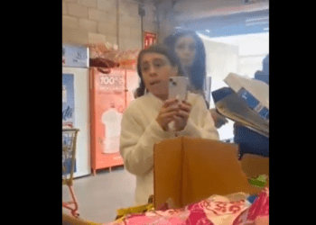 Mujer amenaza a guardia de seguridad con “sacar la pistola”